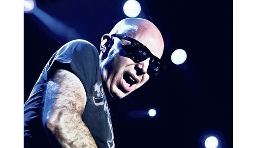 Joe Satriani concertează azi la Sala Palatului.