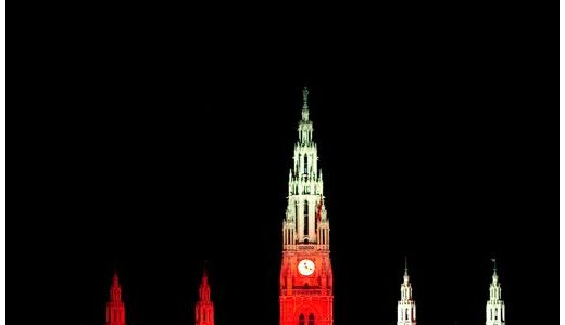 Starurile de la Hollywood participă la celebrul bal caritabil de la Viena.