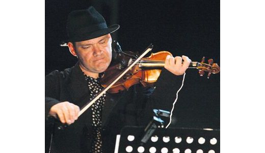 Întoarcerea artiştilor rătăcitori. Muzică lăutărească interpretată de doi mari ...