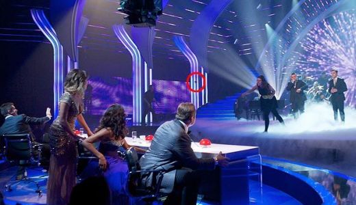 Realizatorul TV Simon Cowell, ATACAT cu ouă în finala „Britain's got talent” (VIDEO).