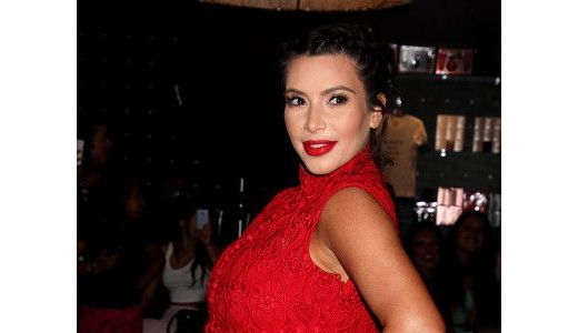 Kim Kardashian a născut cu o lună înainte de termen.
