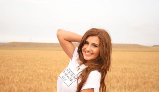 FOTO Alina din trupa LalaBand îşi lansează primul clip din cariera solo.