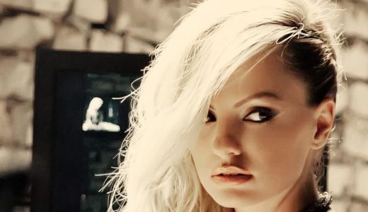 Alexandra Stan nu mai poate urca pe scenă. Află de ce.