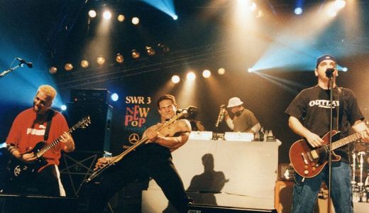 De ce vor ruşii să INTERZICĂ o formaţie americană.