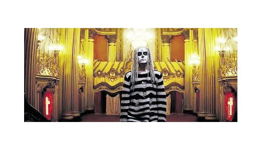 Vârcolacii, strigoii şi monştrii se adună sub „Luna Plină“.