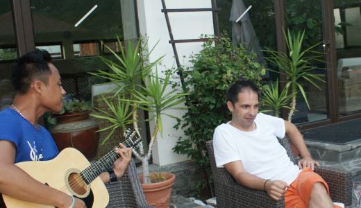 Dan Negru si-a dus familia in Bali
