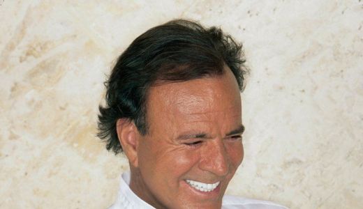 Biletele VIP pentru concertul artistului Julio Iglesias sunt epuizate.