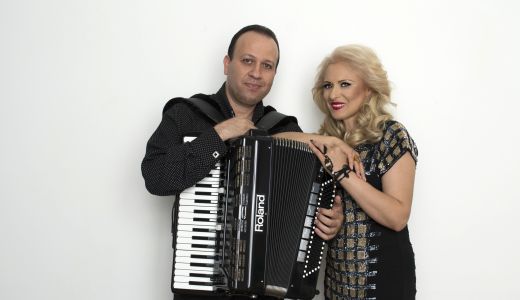 Lorraine, artista care l-a incantat pe prim-ministul Frantei, s-a intors in Romania!