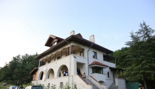 Serile Lipatti şi-au luat “La revedere” de la conac.