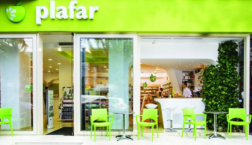Pe Radu Beller, in locul unei cafenele, a fost deschis cel mai elegant magazin de produse naturale din zona, PLAFAR
