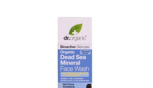 Tenul radiaza cu gelul de curatare Dr. Organic Dead Sea Minerals