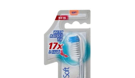 Bucura-te de o noua experienta de curatare a dintilor  cu periuta Colgate Slim Soft