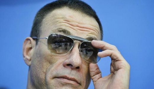 Van Damme îşi deschide un club în România.
