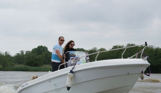 Anca Badiu: "In Delta am invatat sa conduc o salupa"