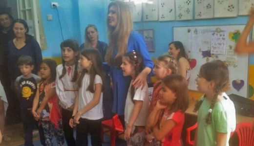 Diana Matei a facut 20 de copii fericiti de 1 Iunie!