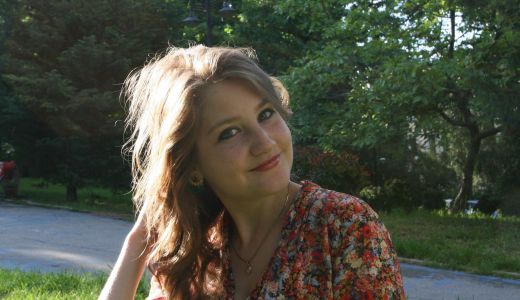 ANA CONSTANTINESCU, O TANARA DE 17 ANI, CAUTA LOCUL IN CARE STIINTA SI ARTA SE INTALNESC