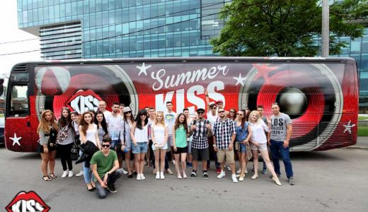 Alex Velea, la plecarea spre mare cu autocarul SummerKiss BASS: Antonia ne urmareste