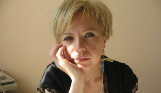 Cristale, print digital, aplicatii impletite- sunt cuvintele cheie ale noii colectii semnate Kinga Varga