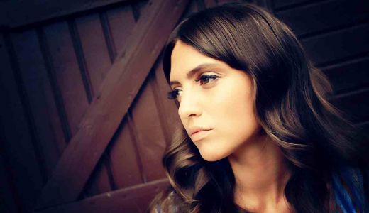 Parul nevopsit capata un efect glossy in cateva secunde!