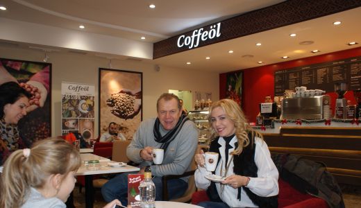 Dana Savuica, artista in cafea pentru sot si prietenul Helmuth Duckadam