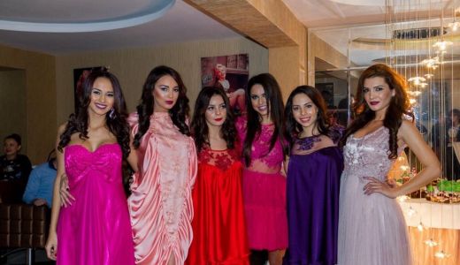 Fii in trend de Revelion! Andreea Radulescu si Carla Modrisan iti arata cum!