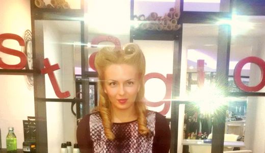 Hair tutorial! Coafura pin-up pentru momente romantice