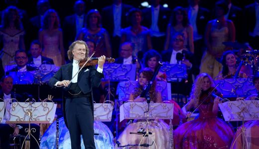 Regele valsului, ANDRE RIEU va urca pe scena din Piata Constitutiei,  pentru prima data, in data de 5 iunie
