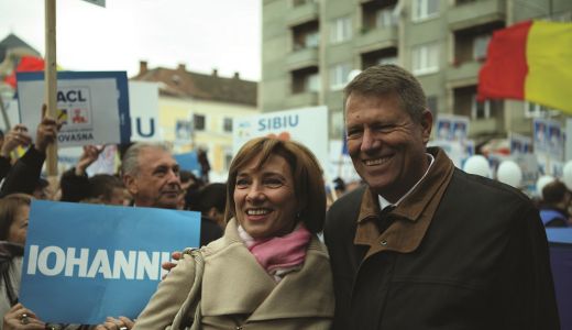"PRIMUL PAS" DE KLAUS IOHANNIS,  lansare si sesiune de autografe la Bookfest 2015