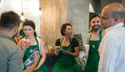 Vedetele sarbatoresc vara la o cafenea din Cotroceni!