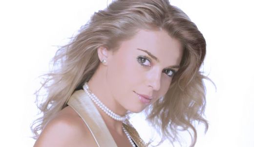 Exclusivitate! Crina Matei: "Grace Kelly este imaginea desavarsita a frumusetii!"