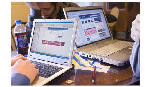 Peste jumatate dintre romanii cu internet citesc bloguri